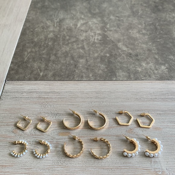 6/$8 NEW Gold Tone Hoop Earrings - Picture 1 of 14